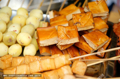 麻辣风味的美味组合 豆腐干与猪肉零食的完美融合